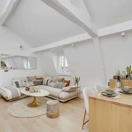 Historical In The Heart Of - 4 * פריז