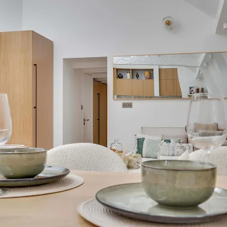 Historical In The Heart Of - 4 דירה